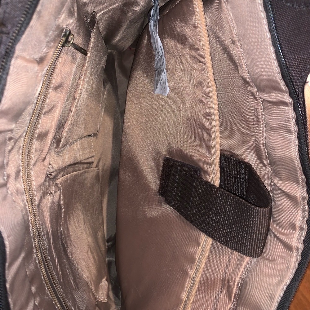 Solo 16Inch Premium Leather Laptop Bucket Tote Gem